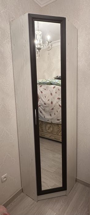 Шкаф угловой, компактный с зеркалом