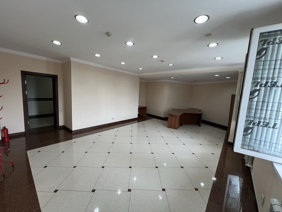 Аренда под офис 2 минут от метро Айбек 52кв м! 950у.е