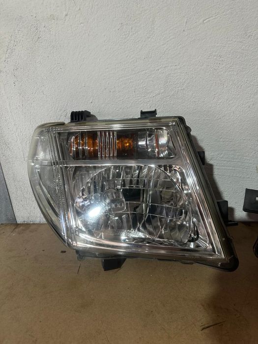 Фары передние Nissan Pathfinder r51