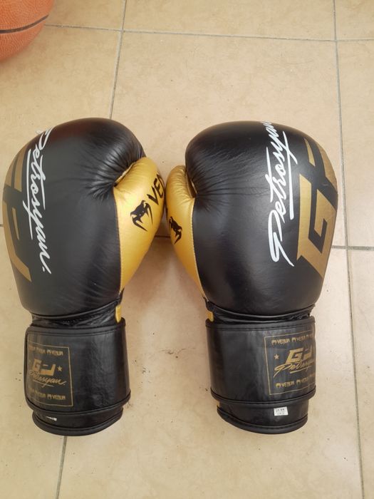 Боксерские перчатки