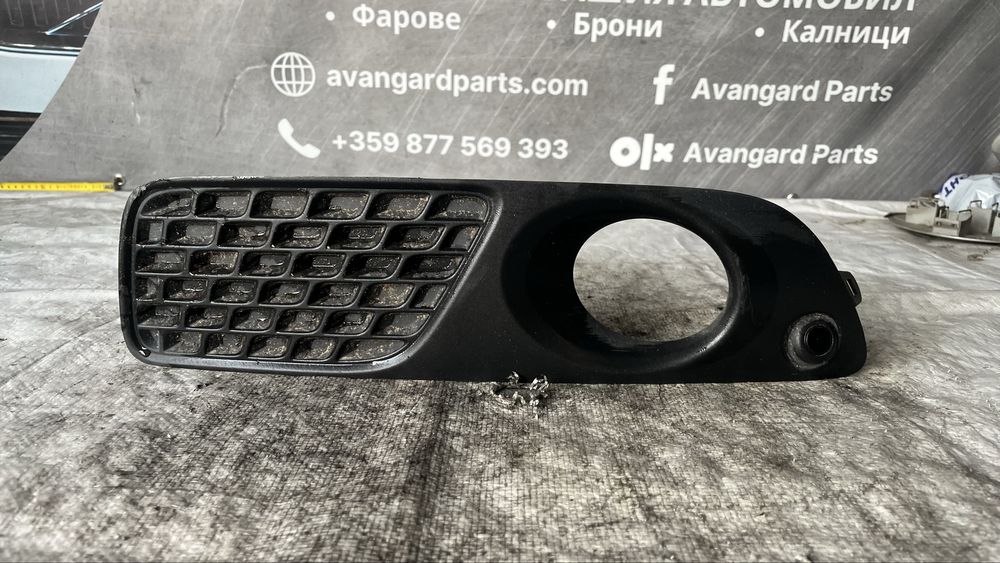 Volvo V70 3 лява решетка за халоген