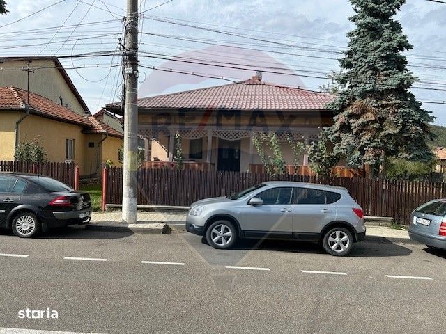 Casă tradițională + teren generos, în centrul Măneciu lângă Primărie