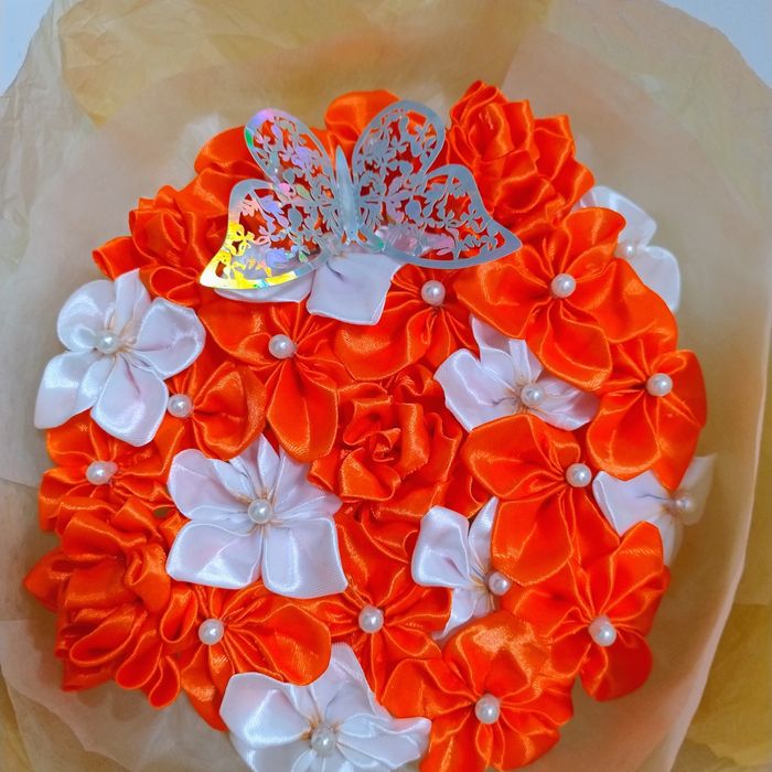 Buchet de flori din satin