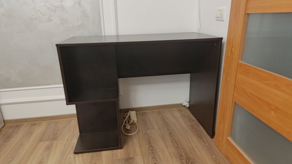 Vând birou 51x104