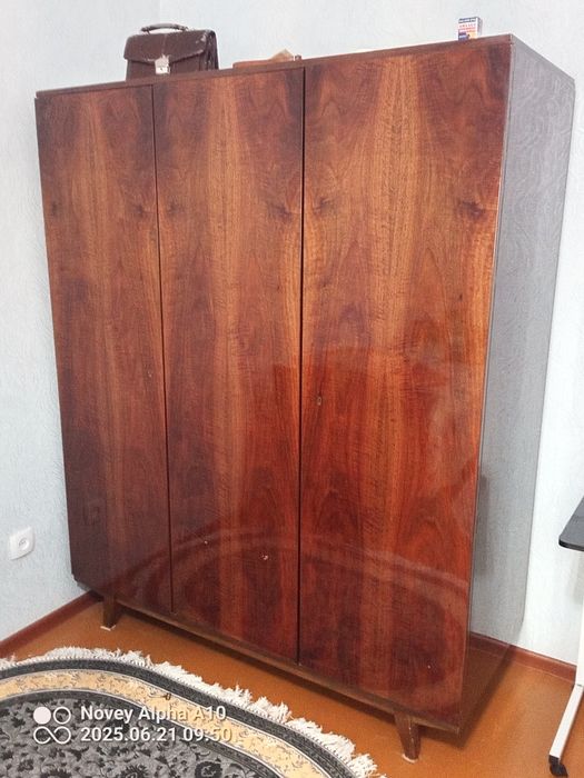 Продаются шкаф румынский