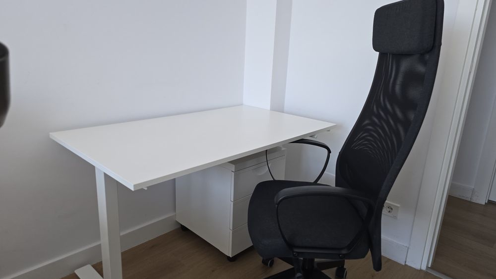 Set birou, scaun si dulap Ikea