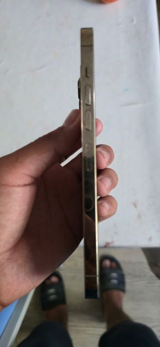 Iphone 13 pro max sotiladi yoki obmen