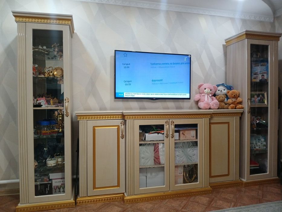 Горка стенка в гостинную.150000т.