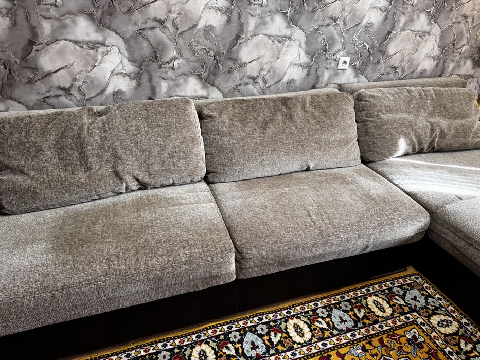 Приодам большой диван.