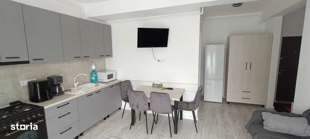 Apartament de 2 camere, decomandat, 40 mp., terasa 25 mp., zona zavoai