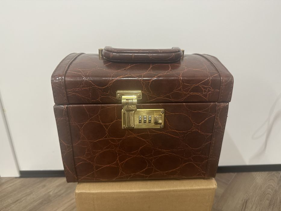 Кейс Dillards для косметики или украшений шкатулка