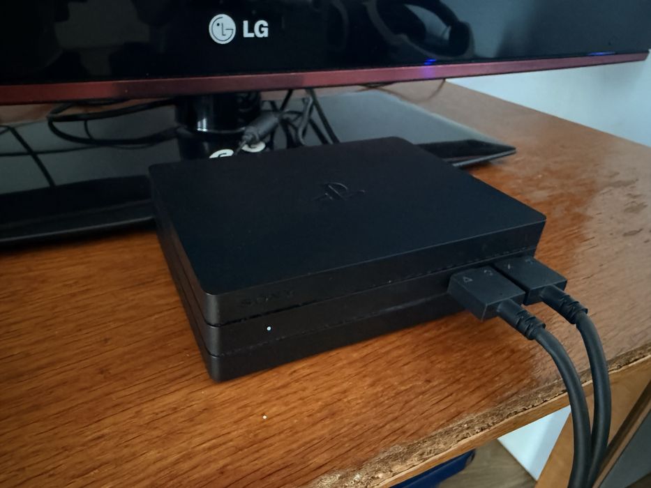 PlayStation 4 Pro 1Tb MODAT + PSVR V2 putin folosit vand/schimb