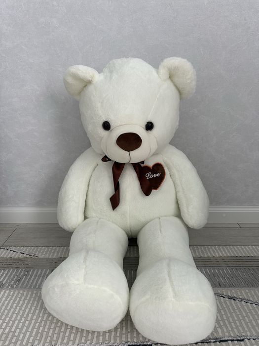 Мягкая игрушка только вчера подарили на 8 марта  продаю так как не нуж