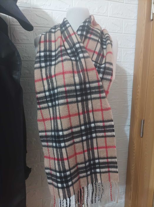 Оригинални шалове Chanel, Loro Piana, Burberry