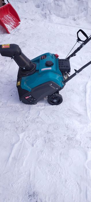 Продаю снегоуборочная машина.