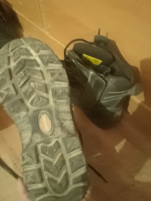 Қыстық, күздік аяқ киімдер сатылады. Продаёться.