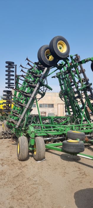 Продам посевные Комплексы ДжонДир 1835