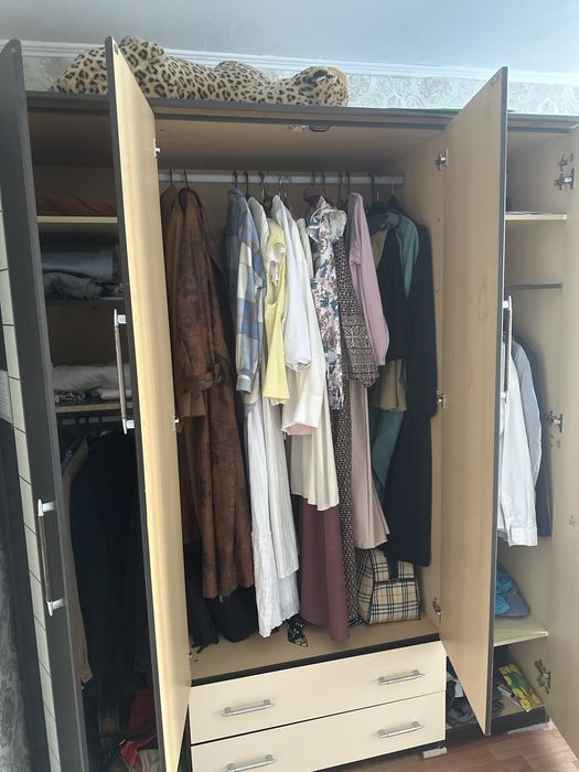 Продам срочно шкаф