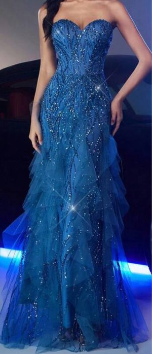 Елегантна синя рокля