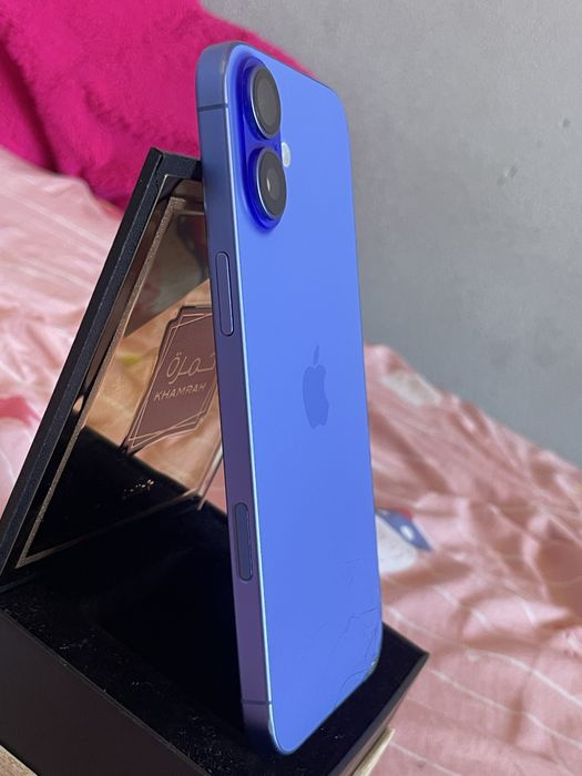 Vând iphone 16 plus