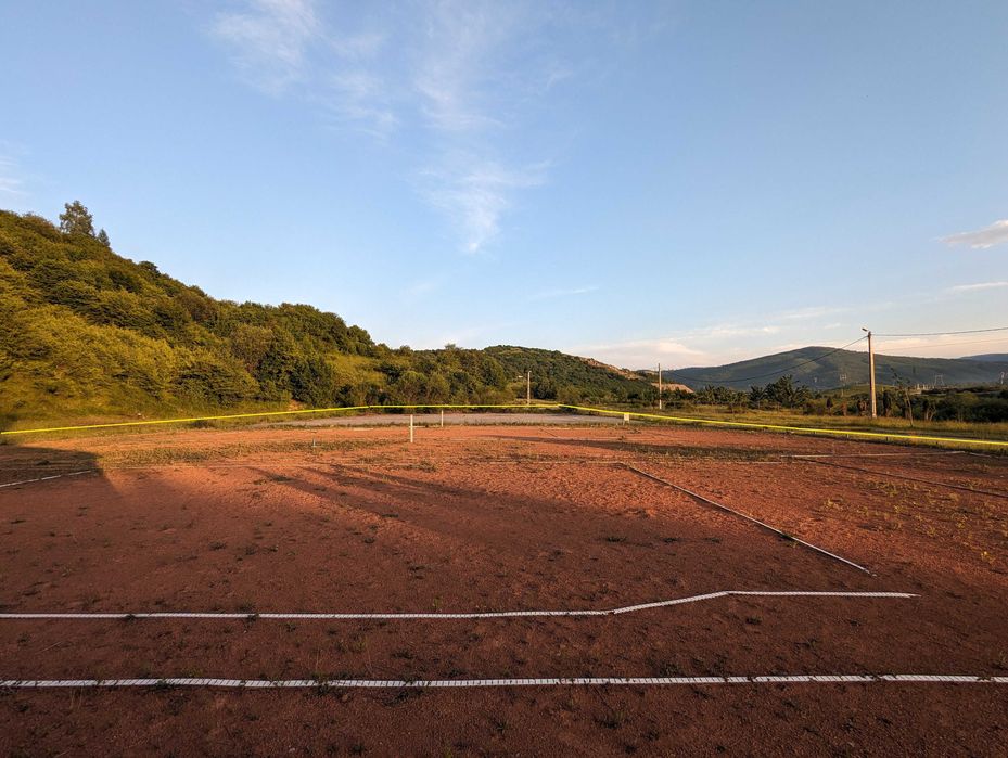 pamant tarlungeni 5800mp cu cladire 174mp si utilitati