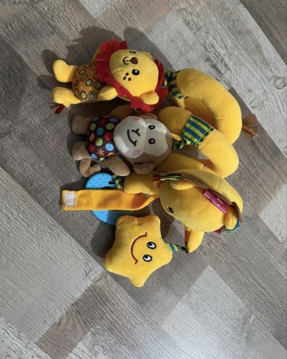 Lot jucarii si plusuri pentru bebelusi