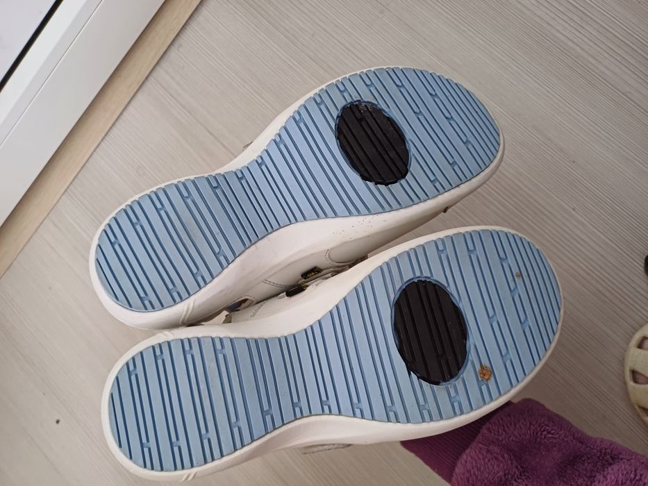 Papuci asistenta piele