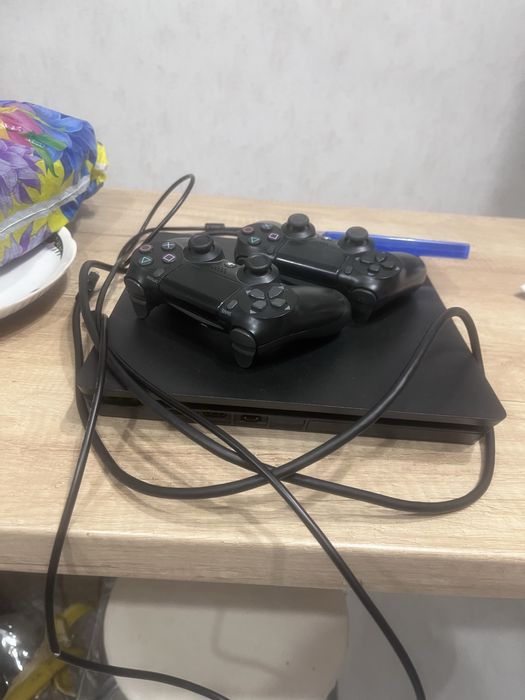 PS4 slim с аккаунтам на игры