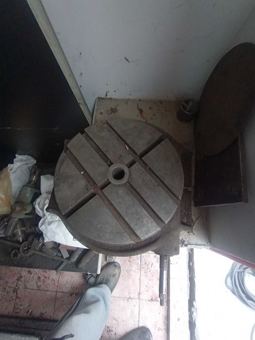 Въртяща се маса за бормашина или фреза