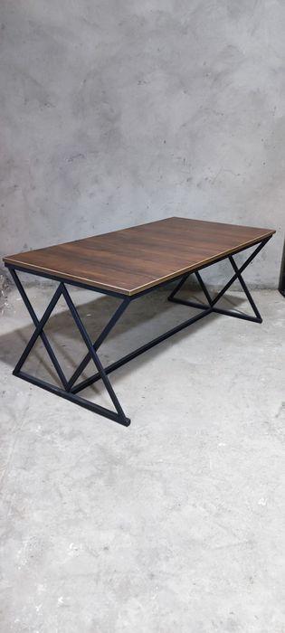 Журнальный столик в стиле лофт