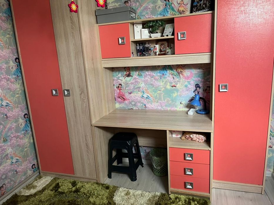 Спальный гарнитур для девочки.