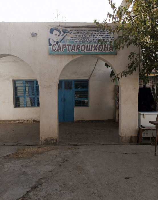 Sartaroshxona sifatida foydalanilgan tijorat binosi sotiladi.