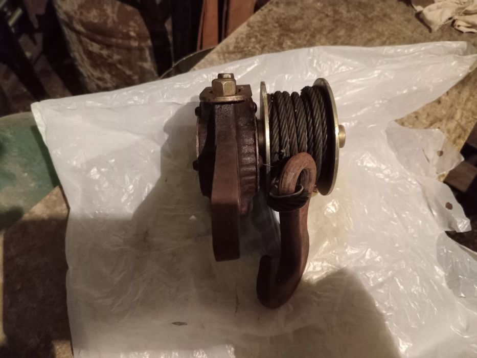 Продаётся ЛЕБЁДКА.