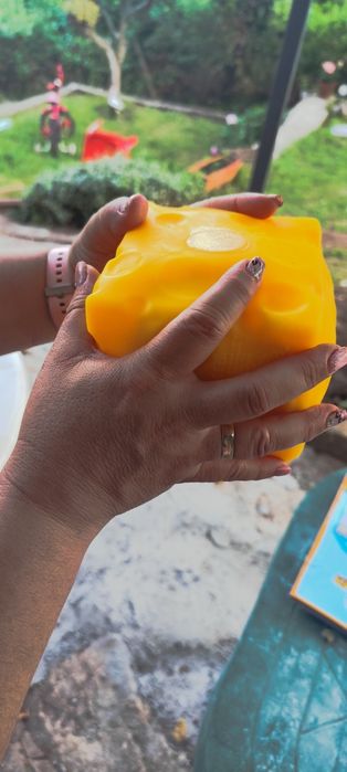 Ограмно скуиши сирене/Squize cheese