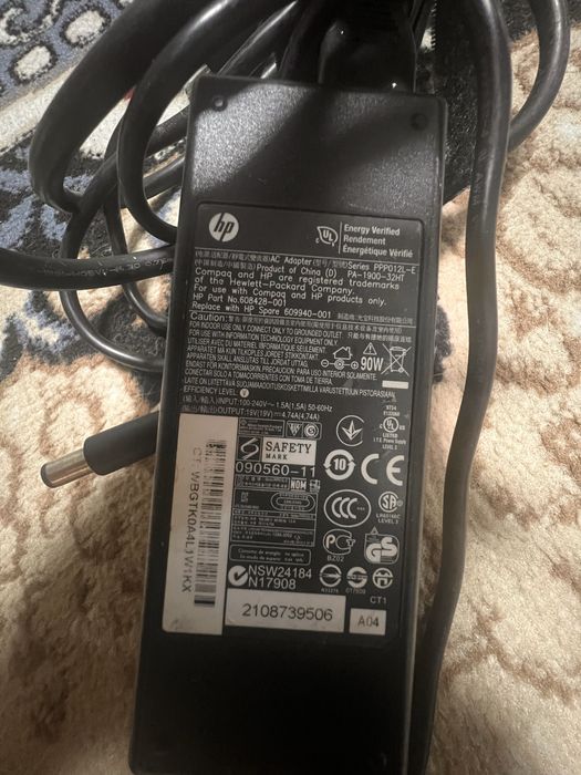 Продам зарядку на ноутбук Hp