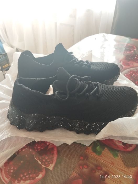 Продам кроссовки