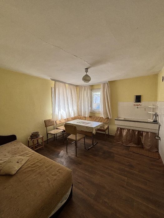 Просторен етаж от къща – 200 кв.м – гр. Кричим