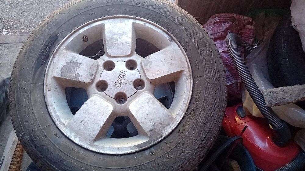 Комплект гуми с джанти за Jeep