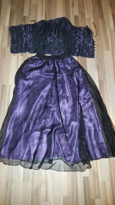 Fusta cu corset.