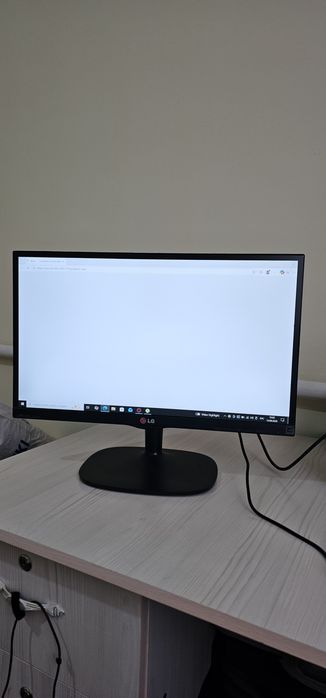Монитор LG (размер 22 дюйма)