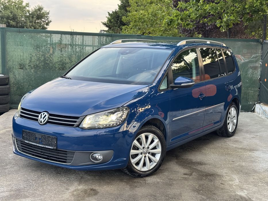 VOLKSWAGEN Touran 2012