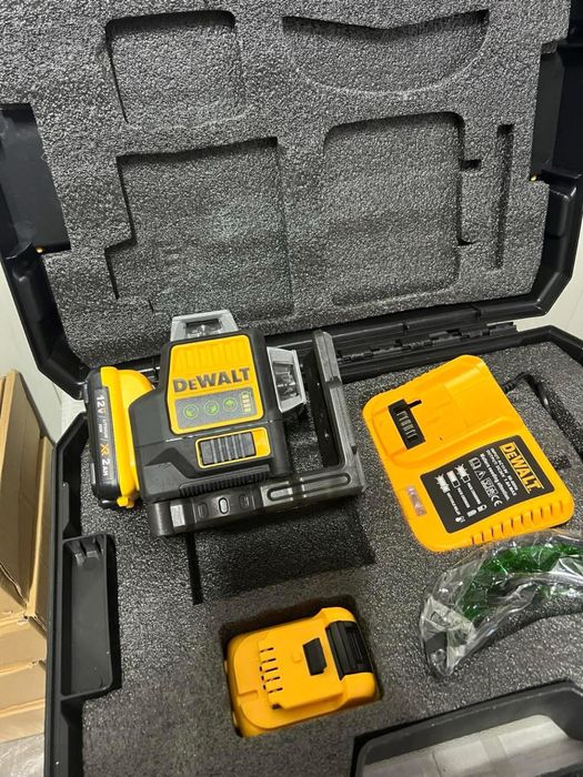 Nivela Laser Dewalt 2 Acumulatori 12V si 2Ah unghi 360• linii verzi