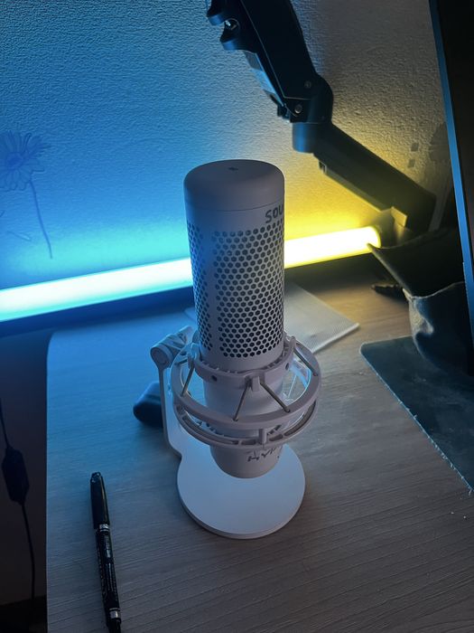 HyperX QuadCast — белый USB микрофон для стримов