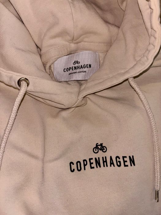 Продавам блузи и суичери