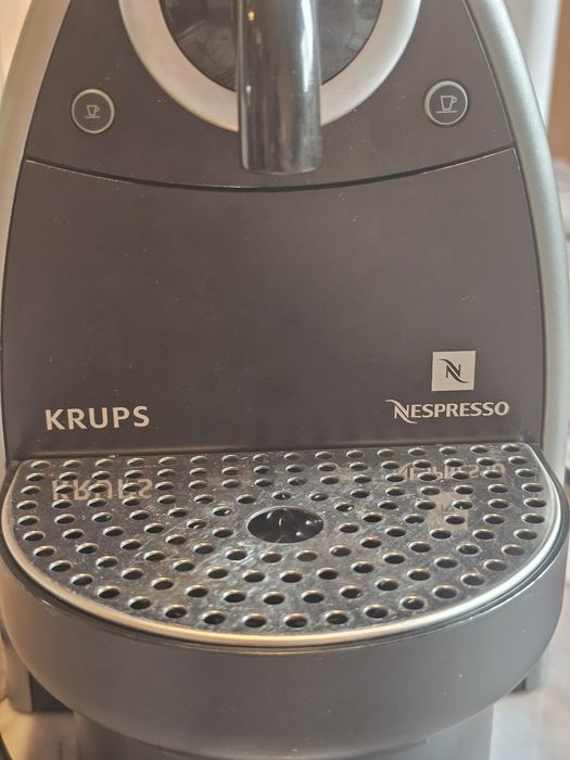 Капсулна кафемашина Krups Nespresso Le Cube + БОНУС многократни капсули