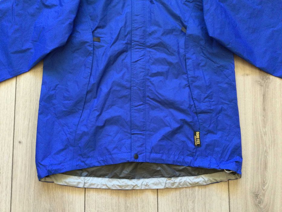 НОВА дамско синьо яке ветровка горнище BERGHAUS Goretex размер 12 / М