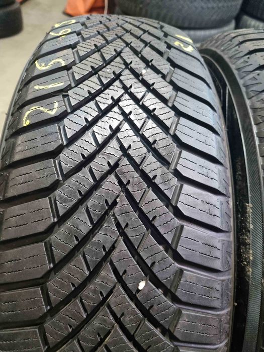 SET 2 Anvelope Iarna 215/65 R17 YOKOHAMA BluEarth Winter V906 99V