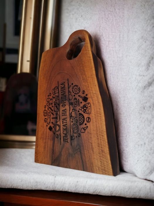 Персонализирани ръчно изработени подаръци от орех,дъб