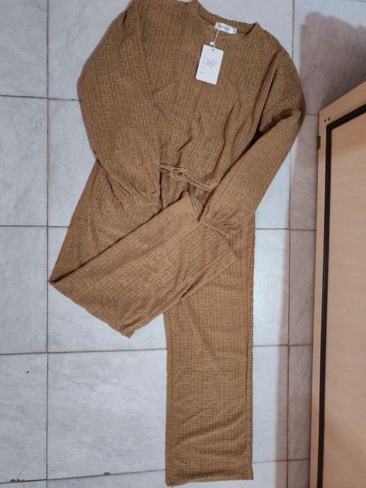 Trening  cu pantaloni evazati