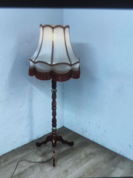 Lampa  inalta cu abajur